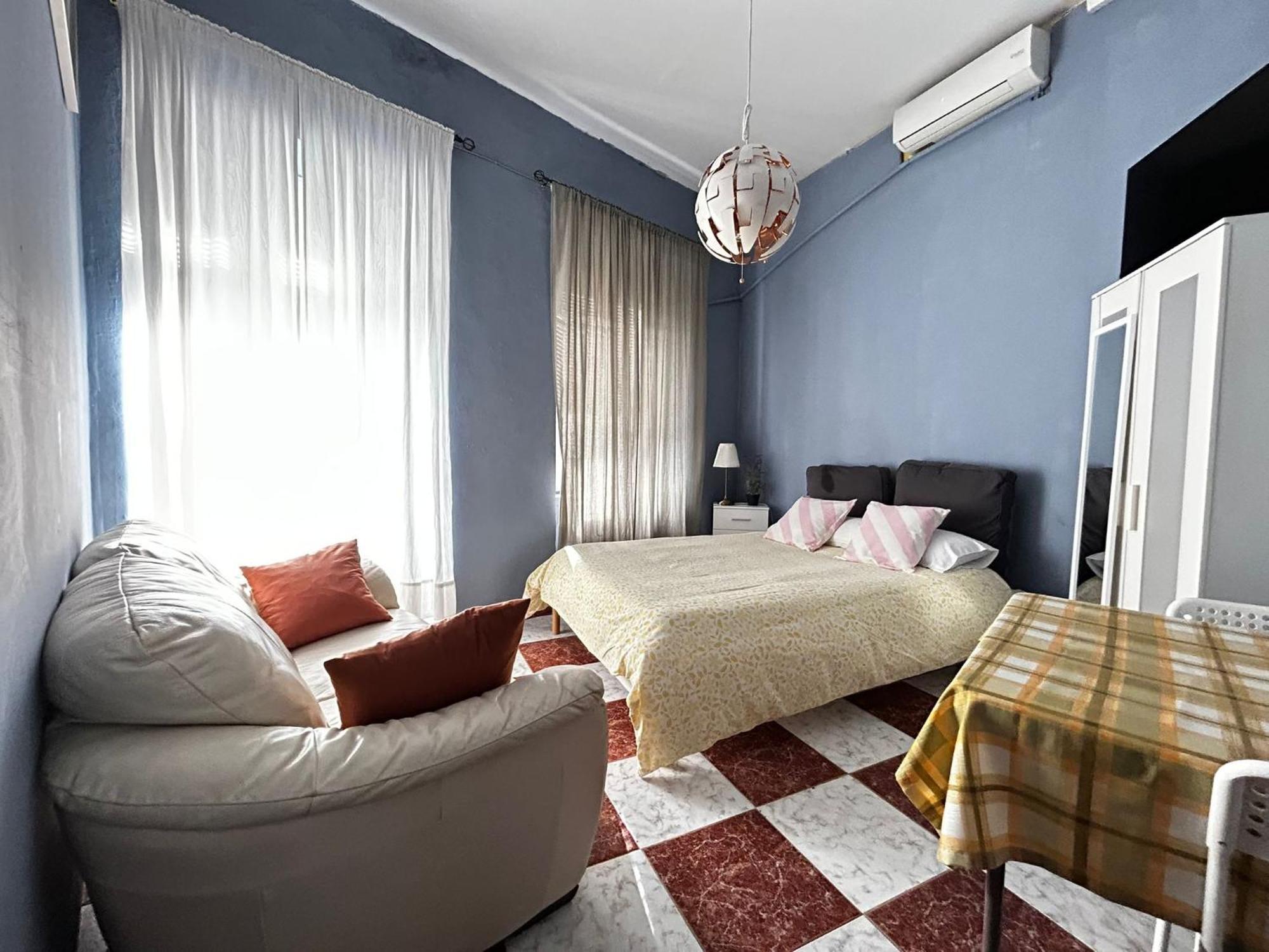 Santa Isabel Low Cost Rooms In Private House Seville Luaran gambar