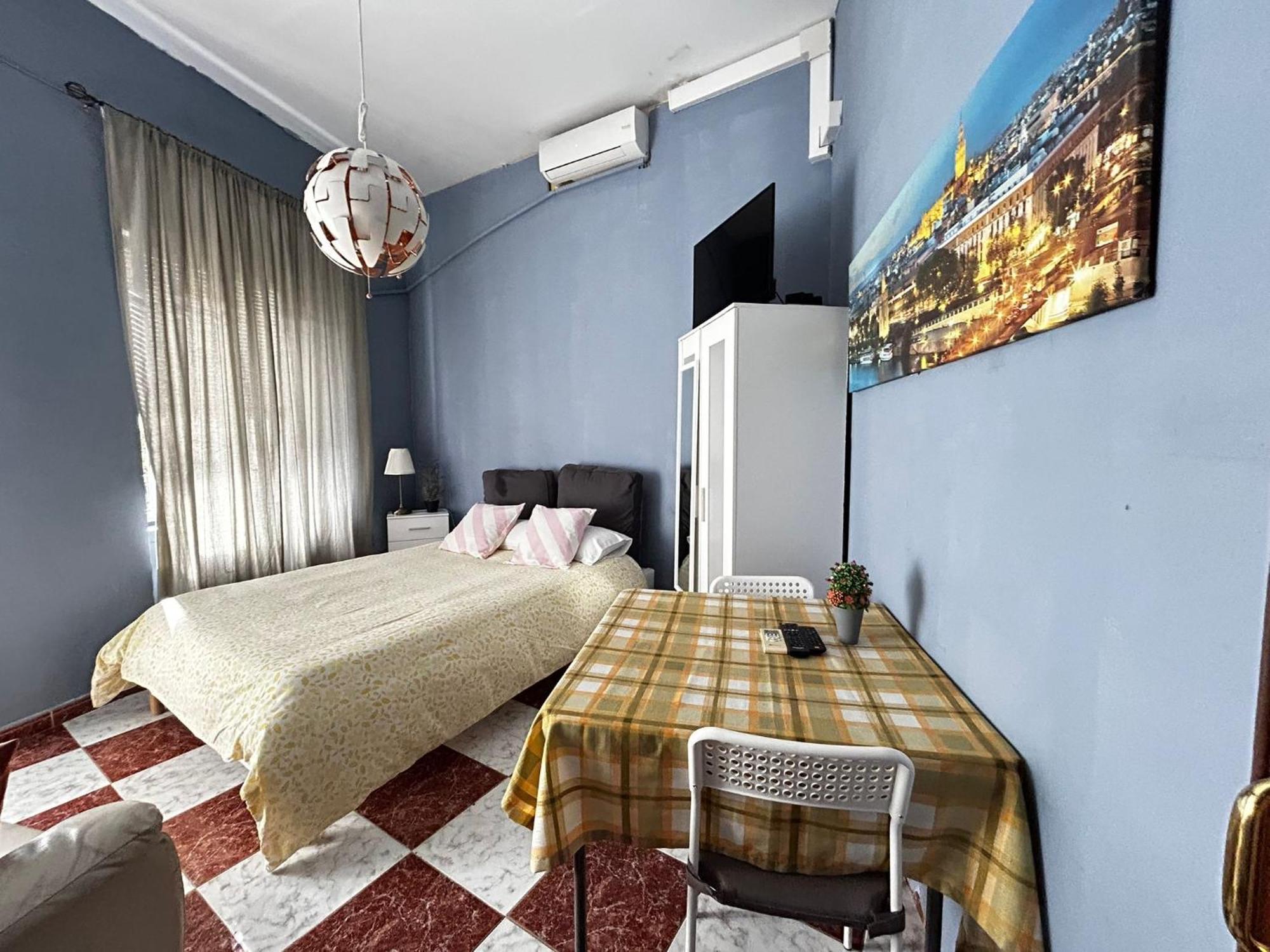 Santa Isabel Low Cost Rooms In Private House Seville Bilik gambar