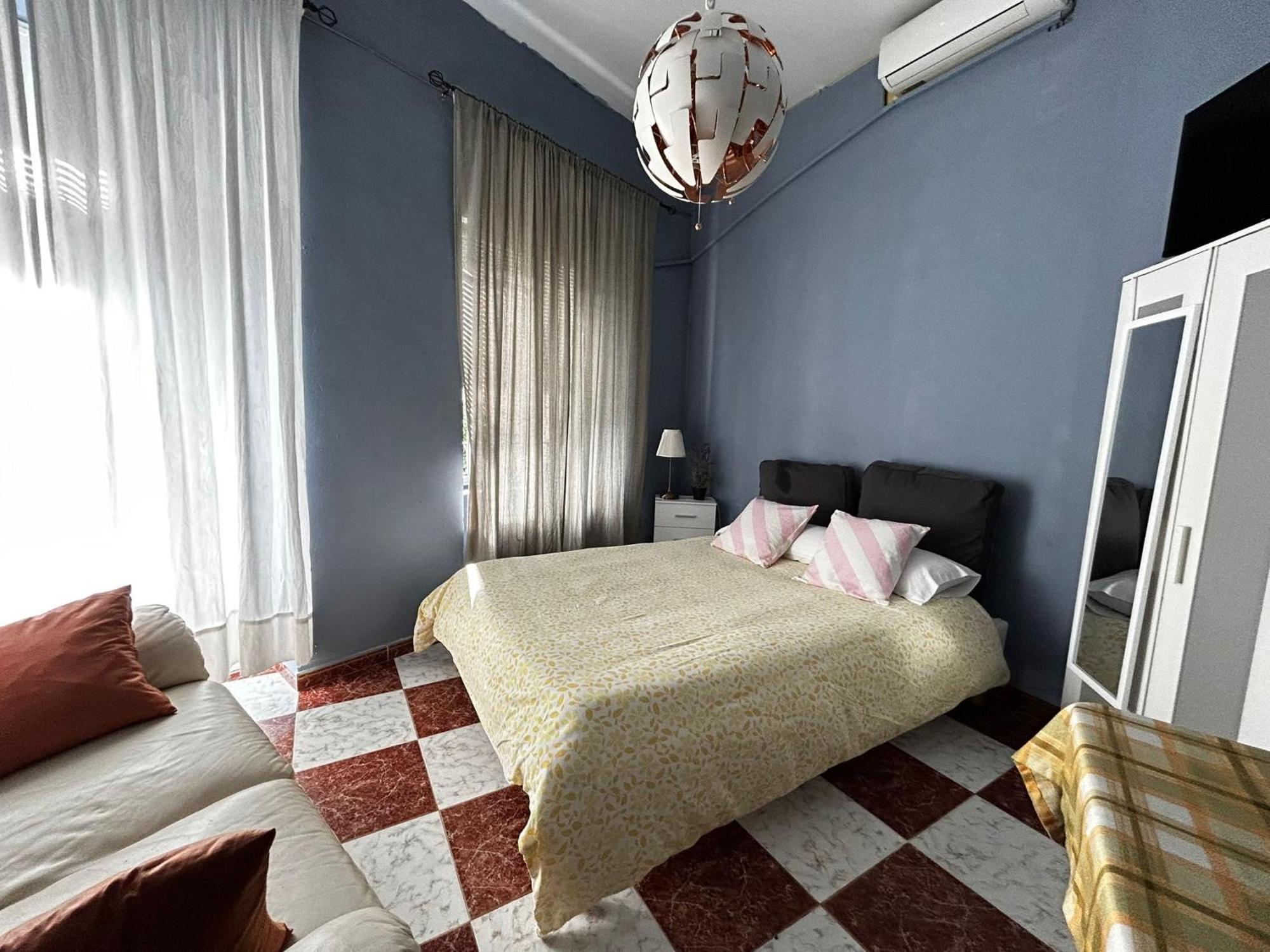 Santa Isabel Low Cost Rooms In Private House Seville Bilik gambar