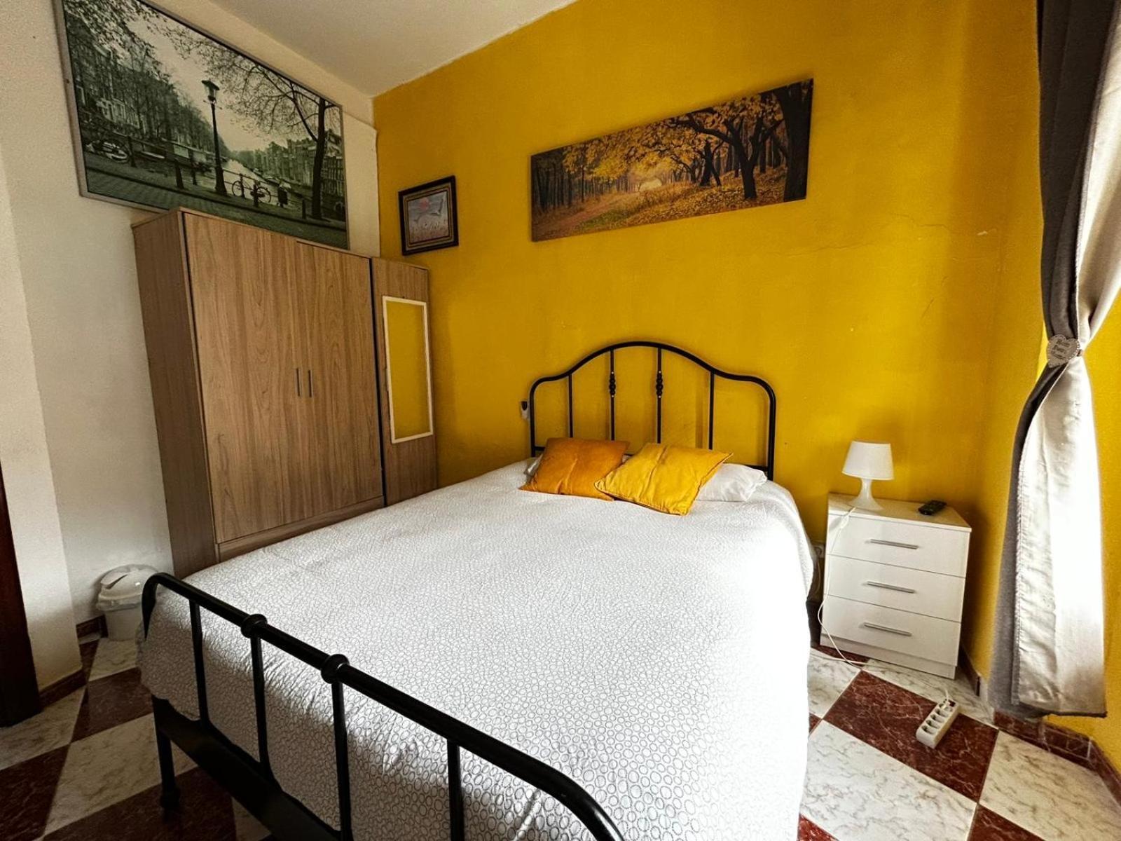 Santa Isabel Low Cost Rooms In Private House Seville Luaran gambar