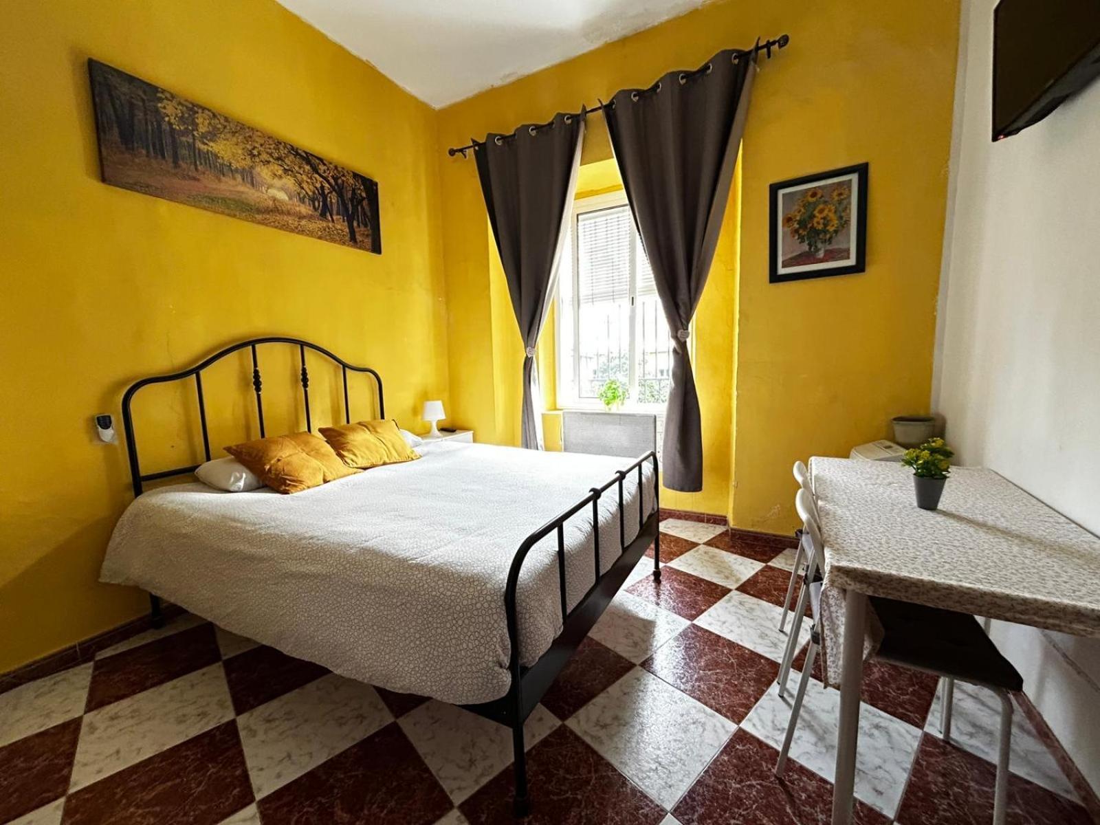 Santa Isabel Low Cost Rooms In Private House Seville Luaran gambar