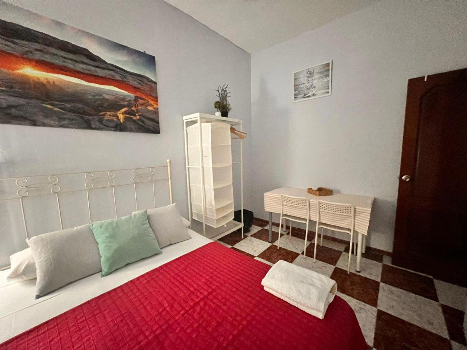 Santa Isabel Low Cost Rooms In Private House Seville Luaran gambar